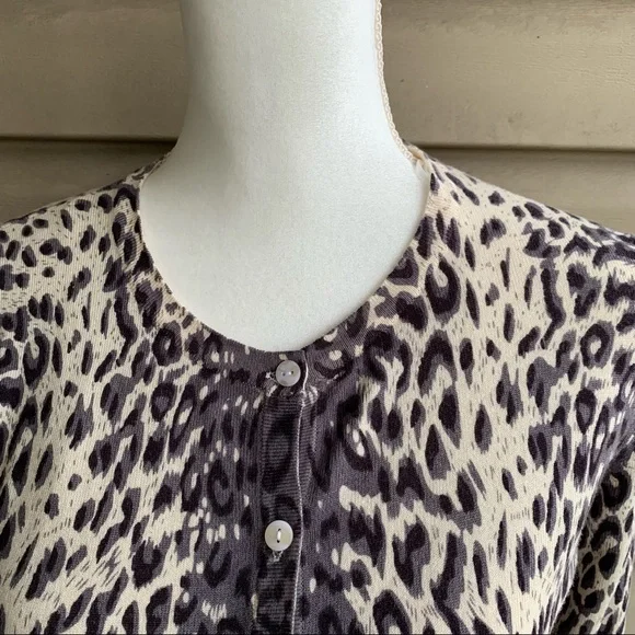 •Joseph A.• Gray/Black Animal Pattern Cardigan Sweater - Size Medium - Picture 3 of 9